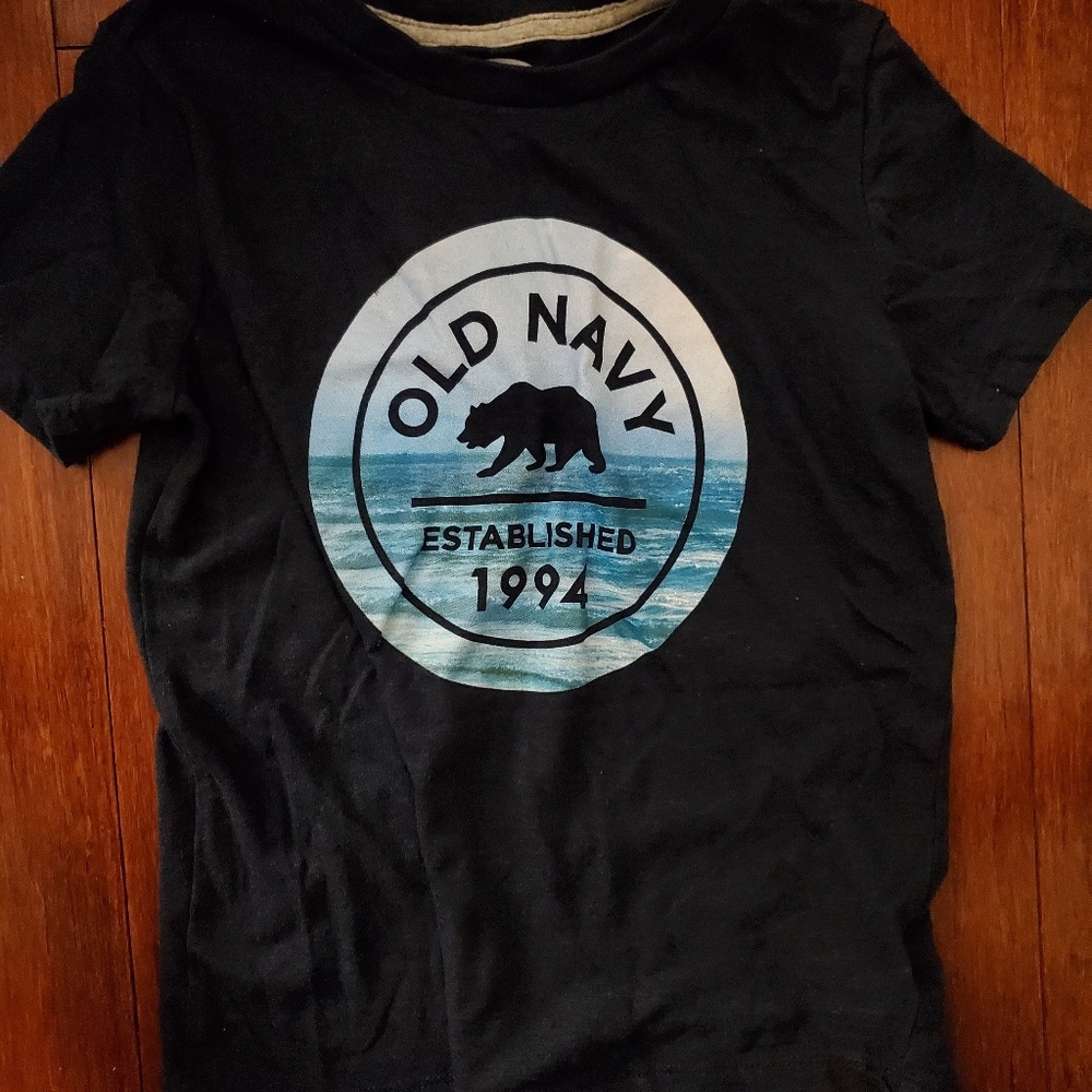 Old navy tshirt